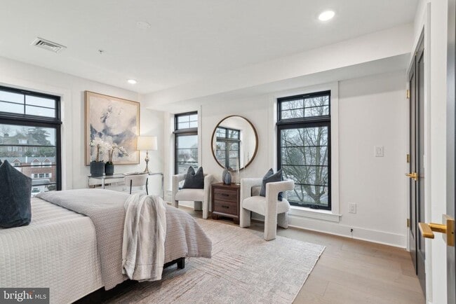 Building Photo - 7519 Ridge Ave