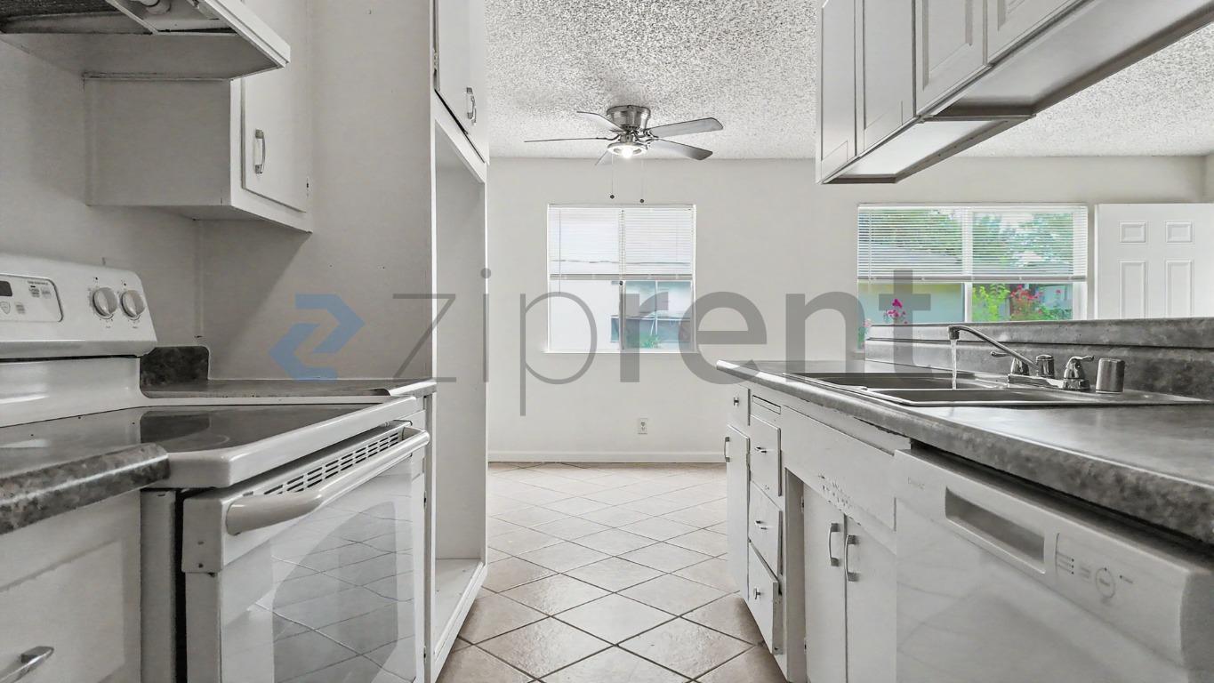 Building Photo - Unit 3