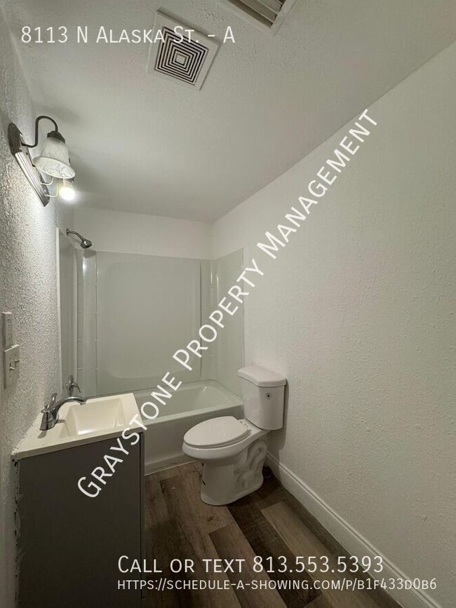 Building Photo - Charming 3-Bedroom Apartment in Tampa – Al...