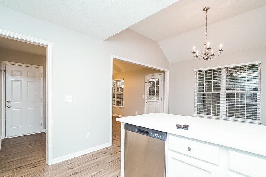Building Photo - 152 Dreville Dr