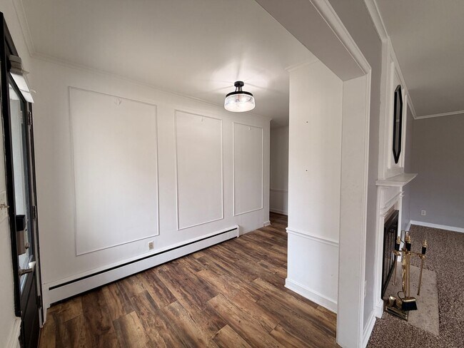 Building Photo - Gorgeous 2+ Bedroom 2 Bathroom Home $1995