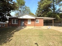 Building Photo - ** 3 Bedroom 2 Bath located in Highland Gardens ** Call 334-366-9198 to schedule a self tour