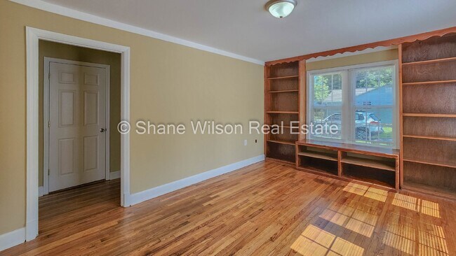 Building Photo - Cozy little 1 BR / 1 BA with big yard in Rossville, GA!! This one won't last long, come look at t...