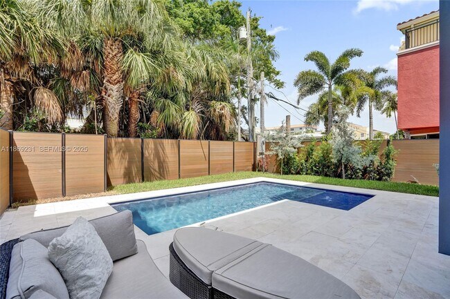 Building Photo - 1825 NE 26th Ave