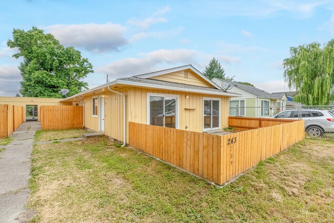 Building Photo - TWO BEDROOM ONE BATH APARTMENT IN LONGVIEW