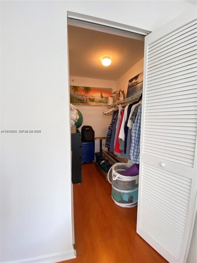 Building Photo - 1350 SE 3rd Ave