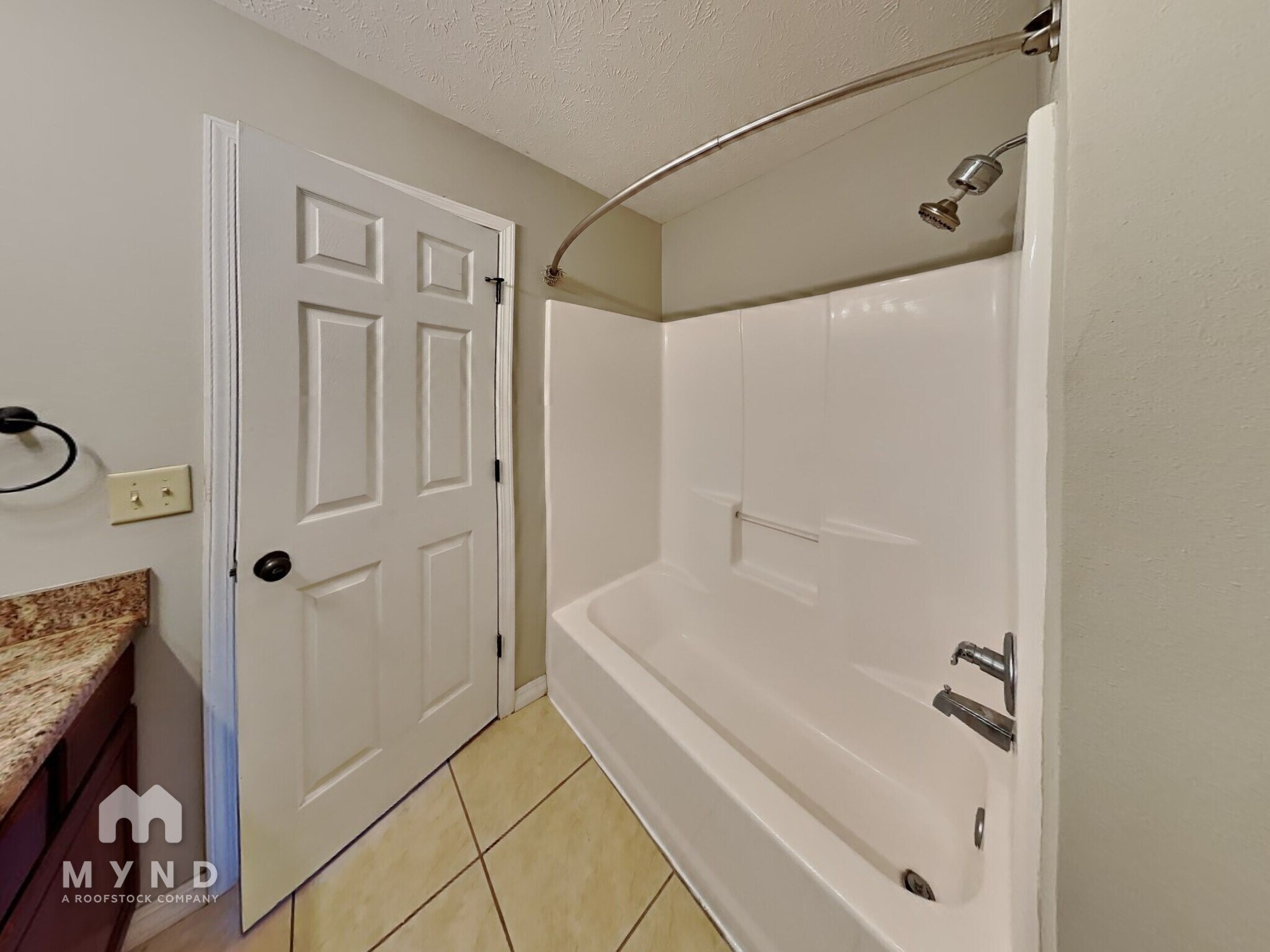 Building Photo - 664 S Mahn Ave