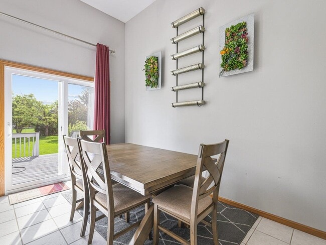 Building Photo - 251 Ashbourne Dr