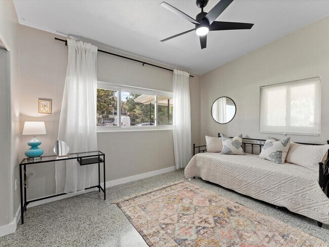 Building Photo - 600 Lakeshore Blvd