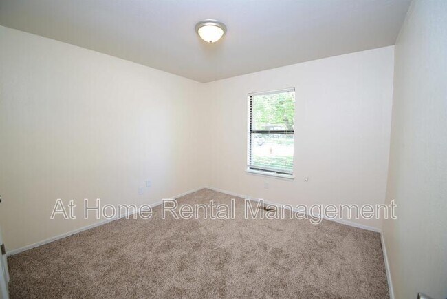 Building Photo - 1717 N Desert Palm Ave