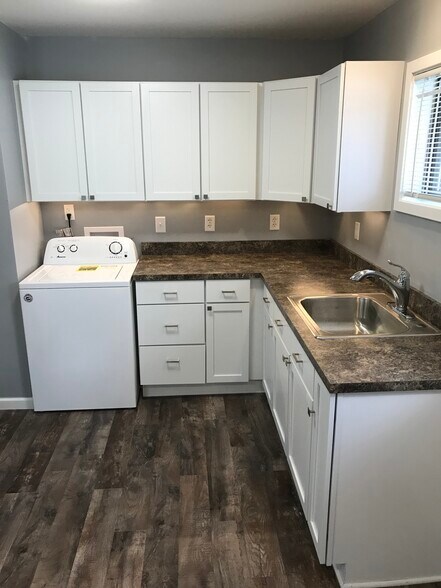 Building Photo - 4204 Woodvale Dr