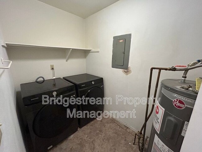 Building Photo - 244 Forest St