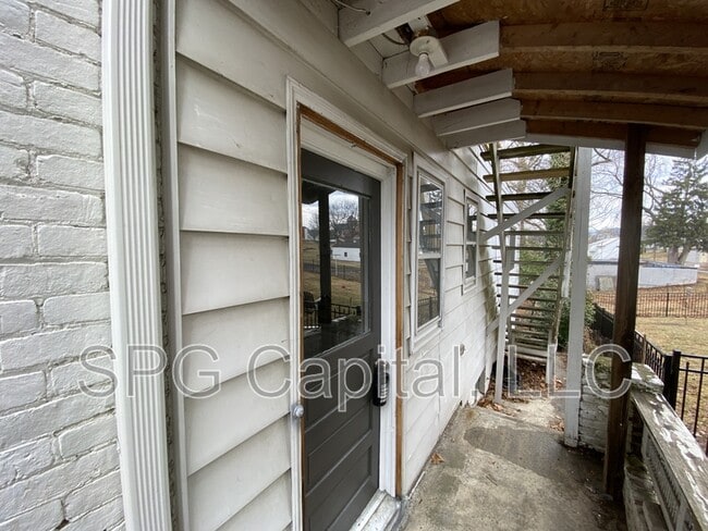 Building Photo - 31 W 3rd St