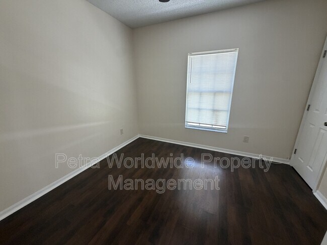 Building Photo - 1074 Universal Rest Pl