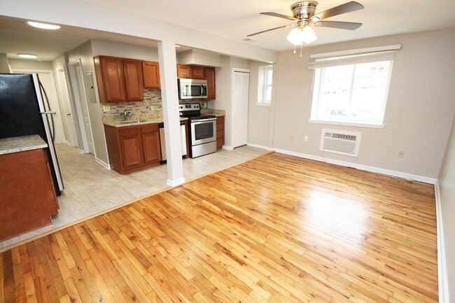 Interior Photo - SUMNER PLACE -- 112