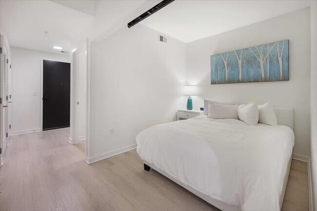 Building Photo - 315 J St