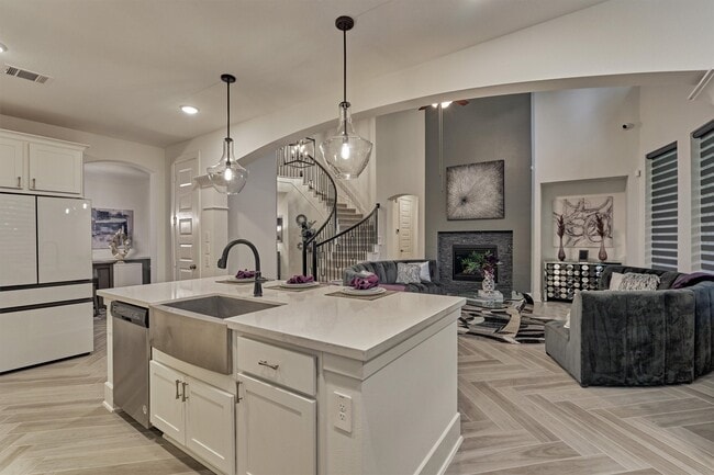 Building Photo - 407 Tulip Tree Ct