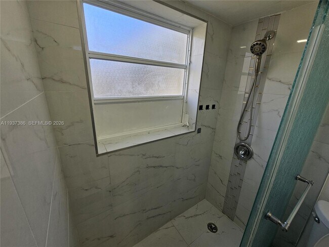 Building Photo - 5401 Hollywood Blvd