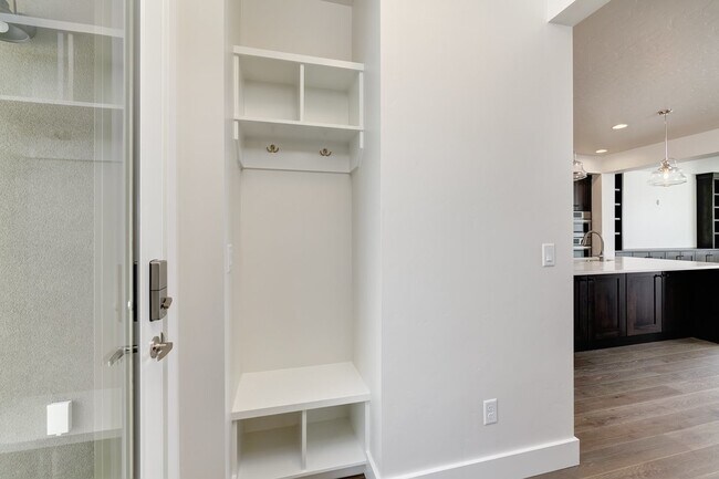 Building Photo - 3 Bedroom 2.5 Bathroom Townhouse in Harris Ranch.
