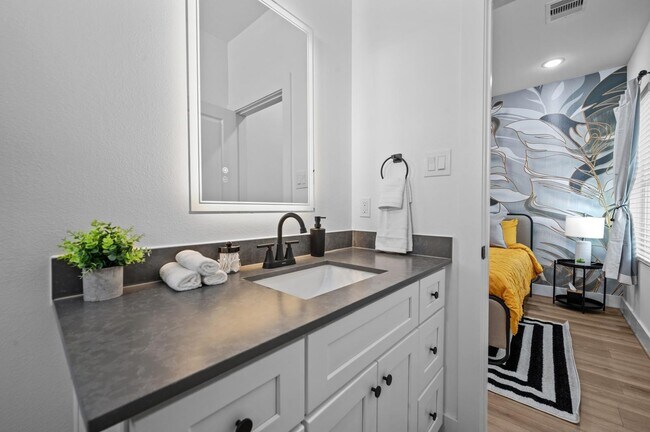 Building Photo - 4201 Stassen St