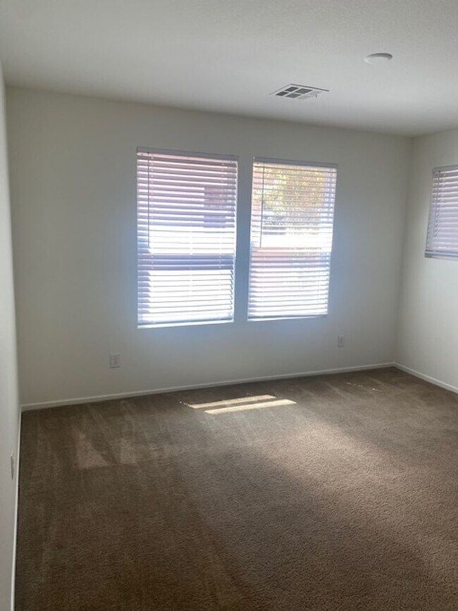 Building Photo - 7918 Point Oaks Ct