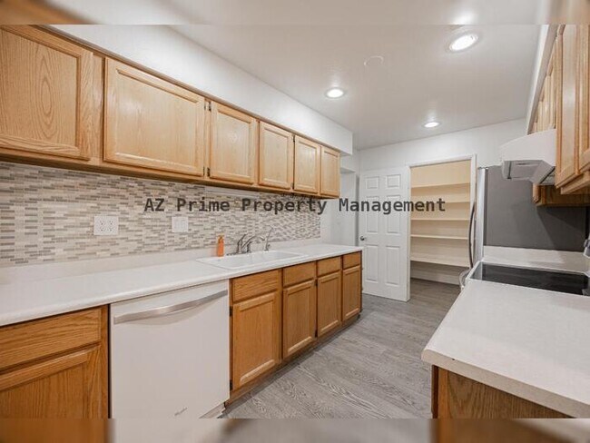 Building Photo - 428 E Fremont Dr