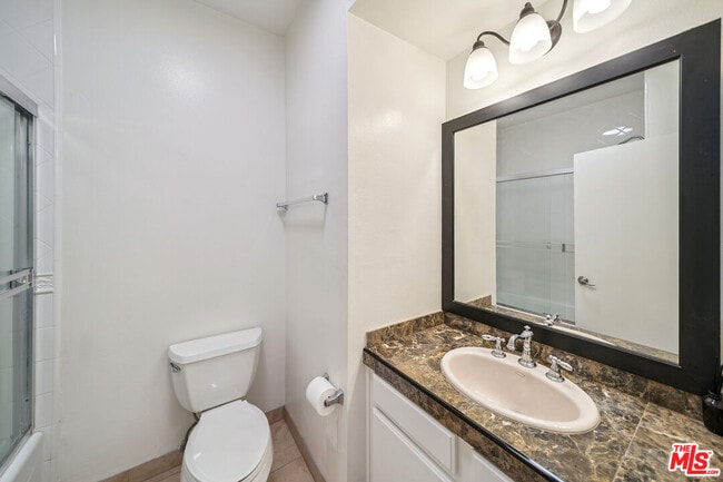 Building Photo - 8865 Alden Dr