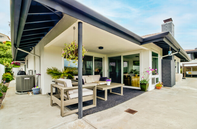 Building Photo - 2960 Calle Grande Vista