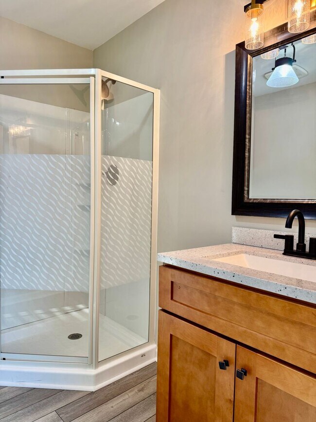 Building Photo - 218 College St