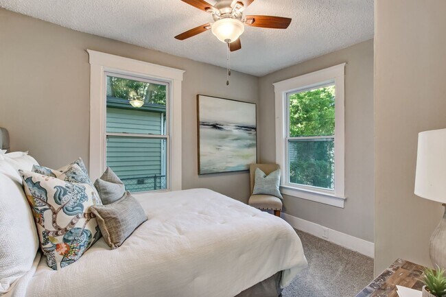 Building Photo - Charming historic home near downtown