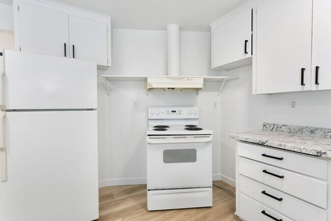 Building Photo - 610 S Sheridan Ave