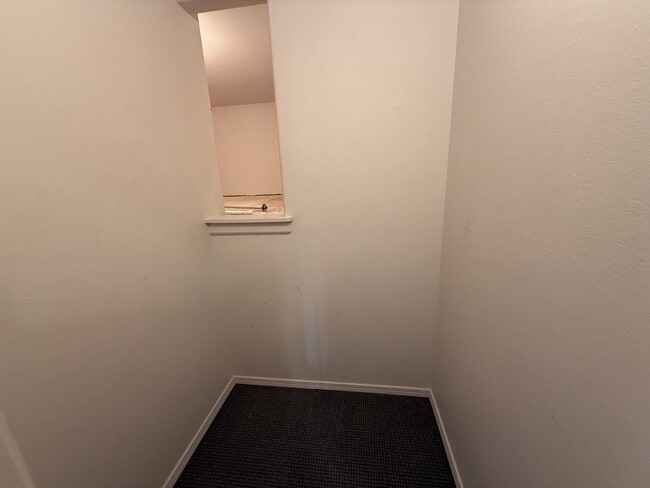 Building Photo - 913 Cardinal Dr