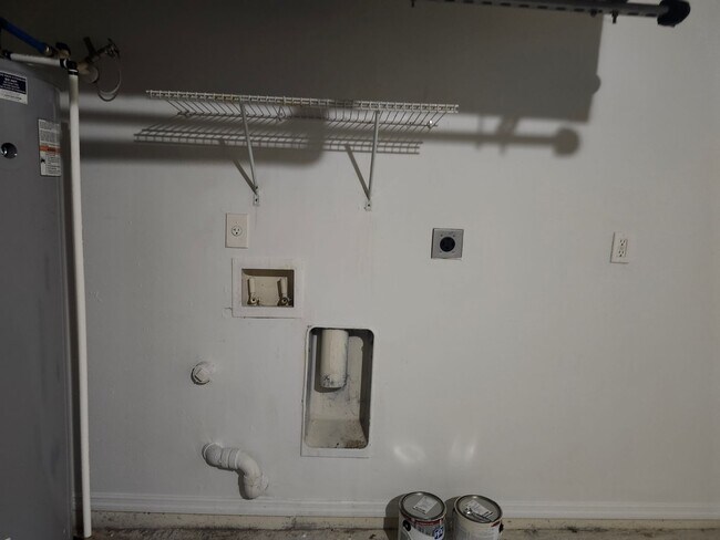Building Photo - Nice, Clean 3 Bedroom, 2 Bathroom Duplex w...