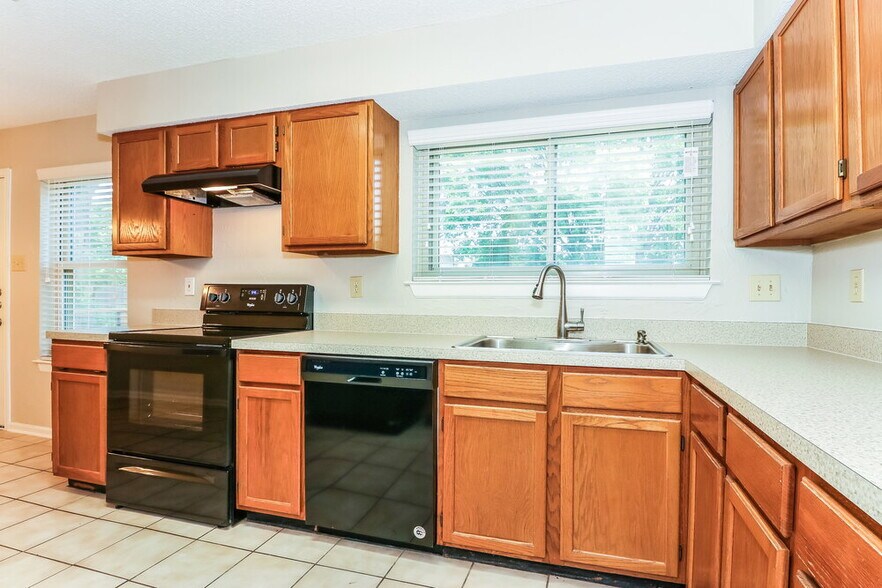 Building Photo - 3645 Fairview Dr