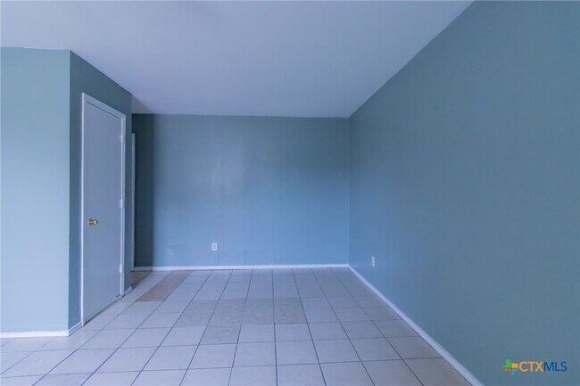 Building Photo - 1601 Benttree Dr