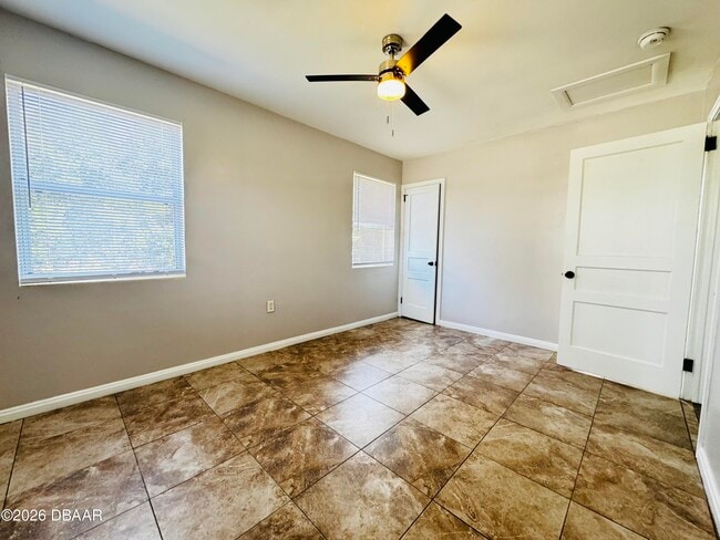 Building Photo - 391 S Halifax Dr