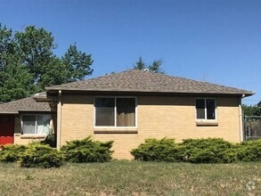 Building Photo - Updated 2 bed 1 bath duplex in Park Hill!