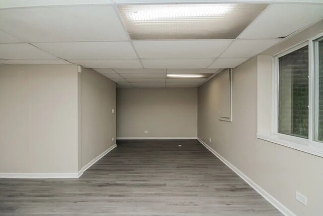 Building Photo - 1942 Royal Ln