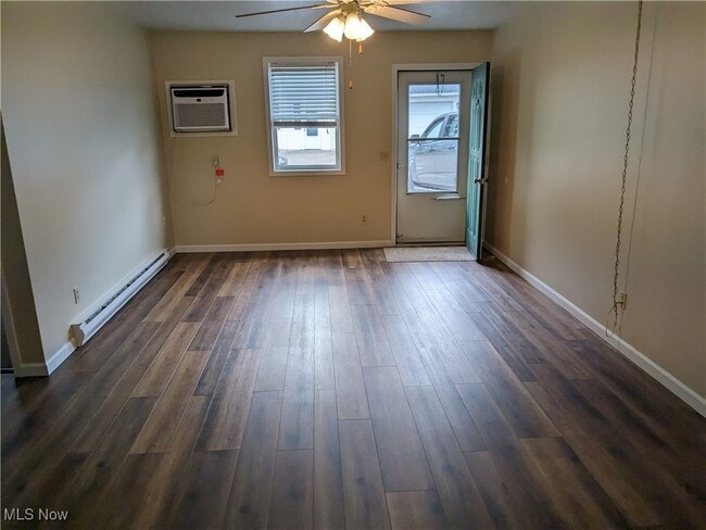 Building Photo - 726 Luke SW Dr