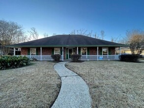 Building Photo - 6428 Chippendale Dr