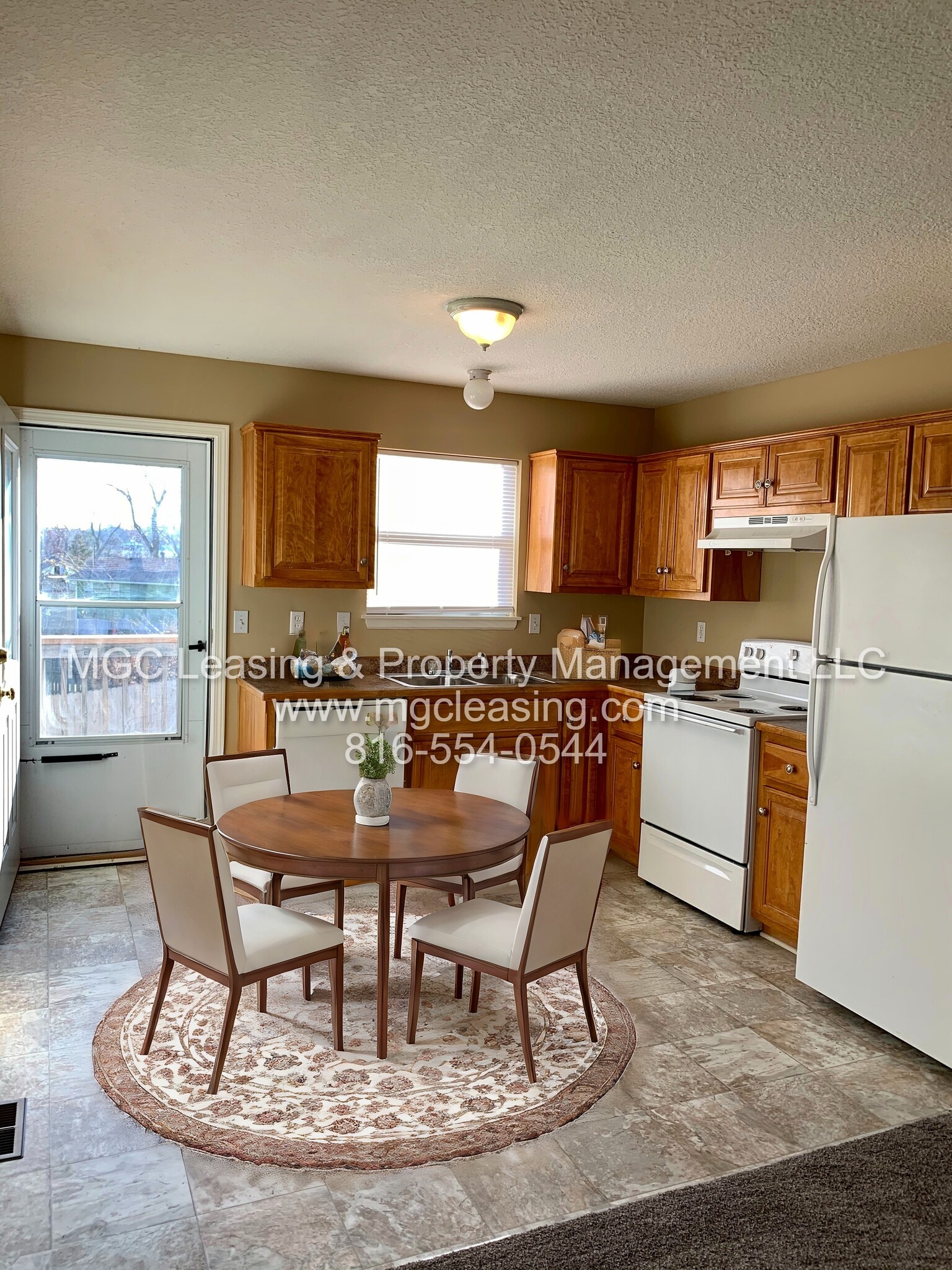 Building Photo - 816 NE Westwind Ln