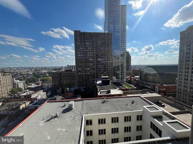 Building Photo - 1324 Locust St