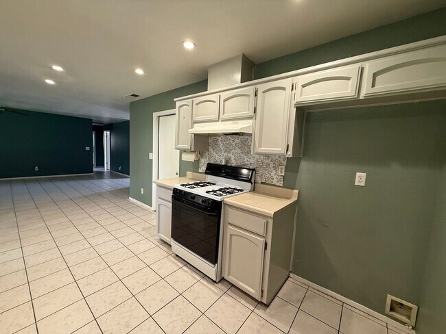 Building Photo - 248 Exie Ln