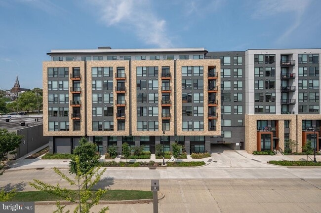 Building Photo - 1236 Harbor Island Walk