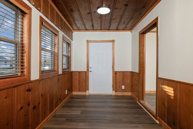 Building Photo - 3 bed / 1.5 Bath Home!