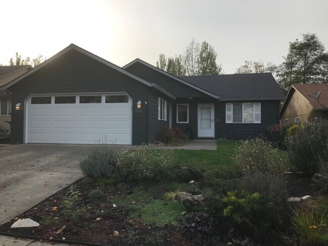 Primary Photo - Charming One Level Camas Home