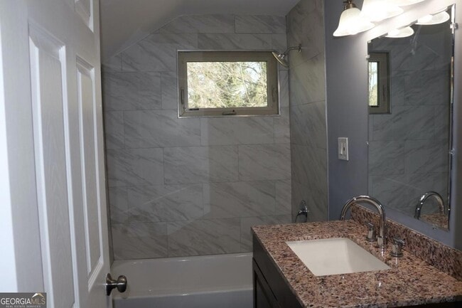 Building Photo - 1526 Childress Dr SW