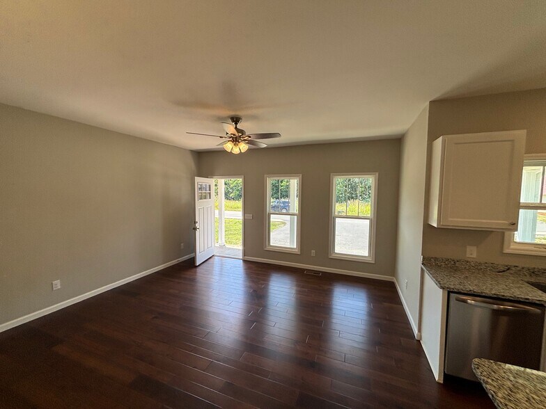 Building Photo - 219 Cherokee Dr