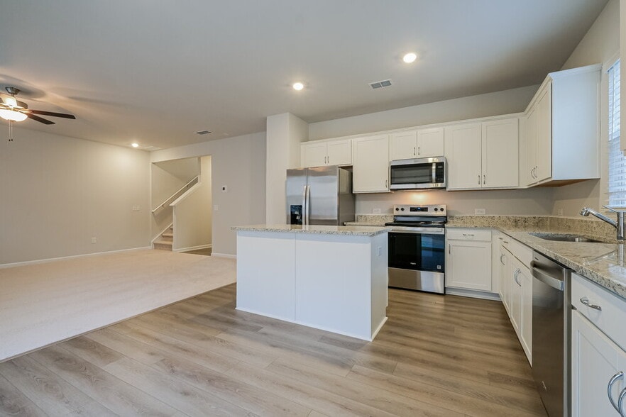 Building Photo - 3064 Orwell Dr SE