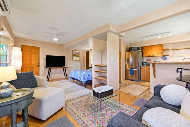 Building Photo - Furnished Museum Hill Casita